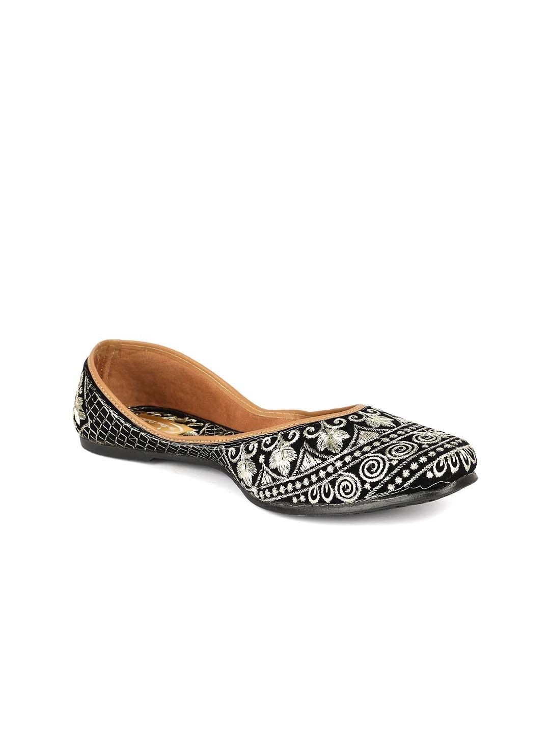 

The Desi Dulhan Ethnic Embroidered Mojaris, Black