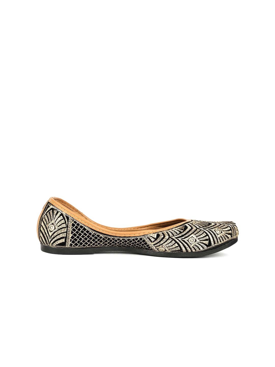 

The Desi Dulhan Embroidered Ethnic Mojaris, Black
