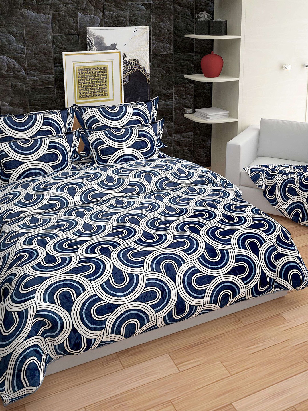 

Stylespace by Isha Blue & White Printed Velvet 400 TC King Bedsheet With 2 Pillow Covers