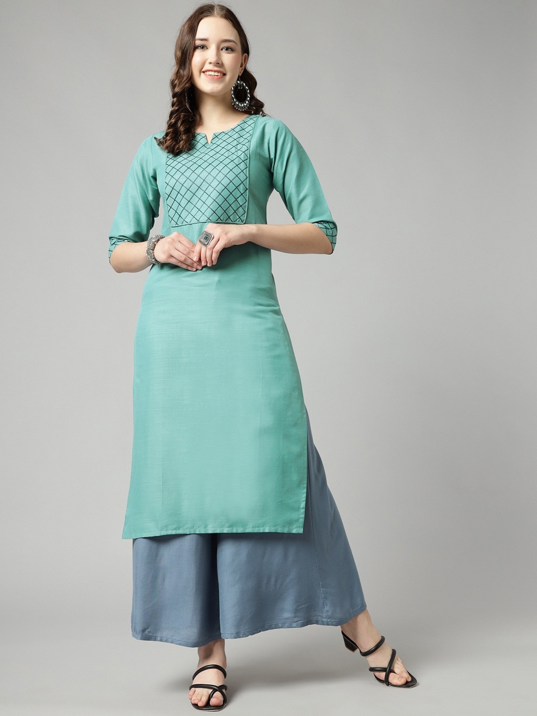 

HETSA Geometric Yoke Design Notched Neck Thread Work Kurta, Green