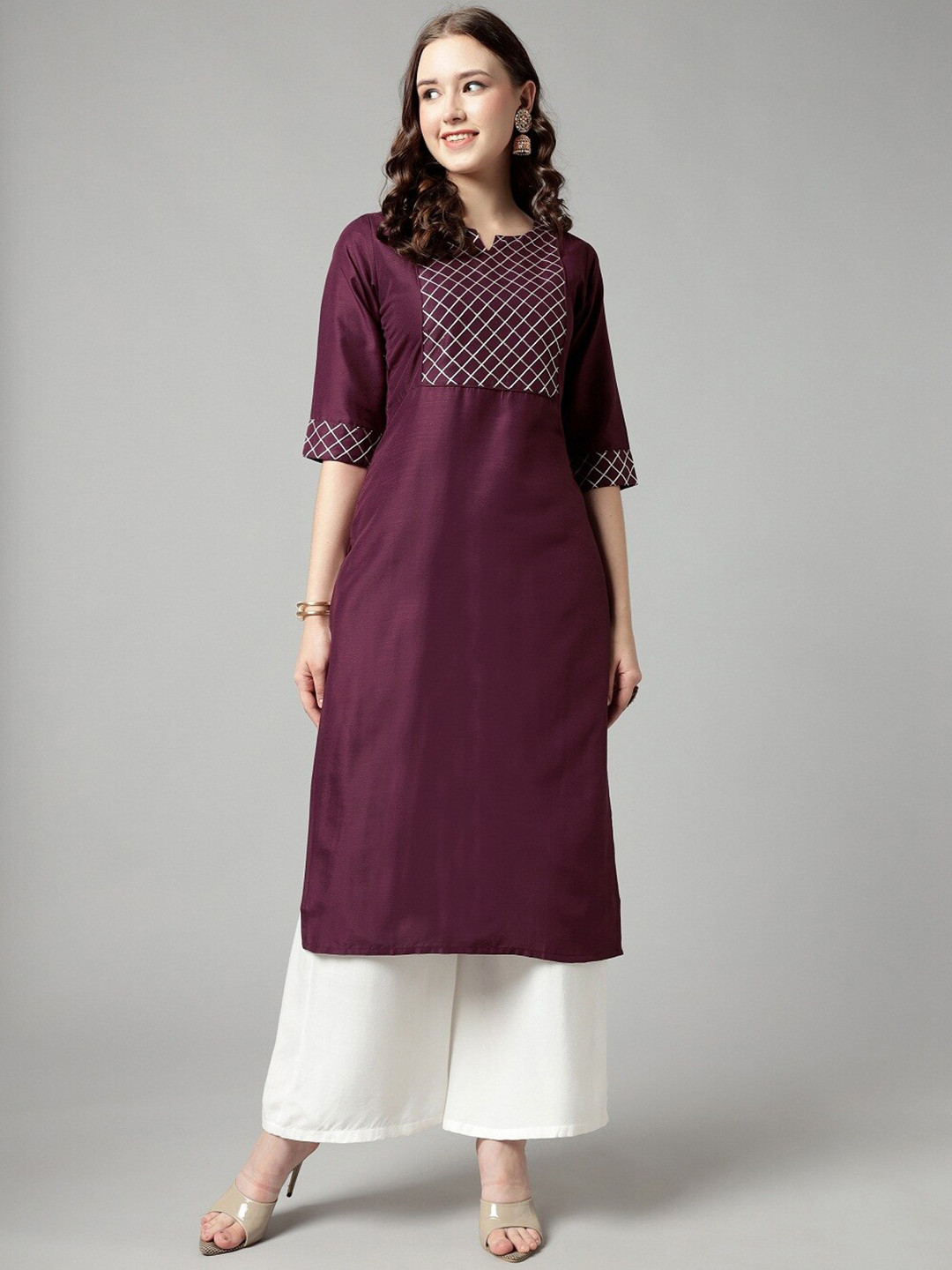 

HETSA Geometric Yoke Design Notched Neck Thread Work Kurta, Purple