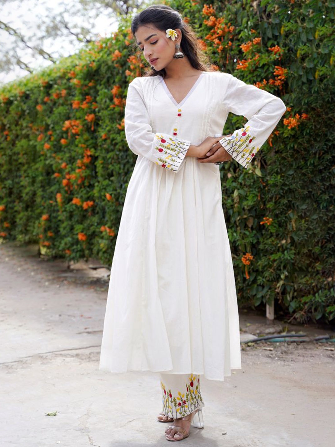 

Label Tamanna Rungta Floral Embroidered Empire Anarkali Pure Cotton Kurta With Palazzos, Off white