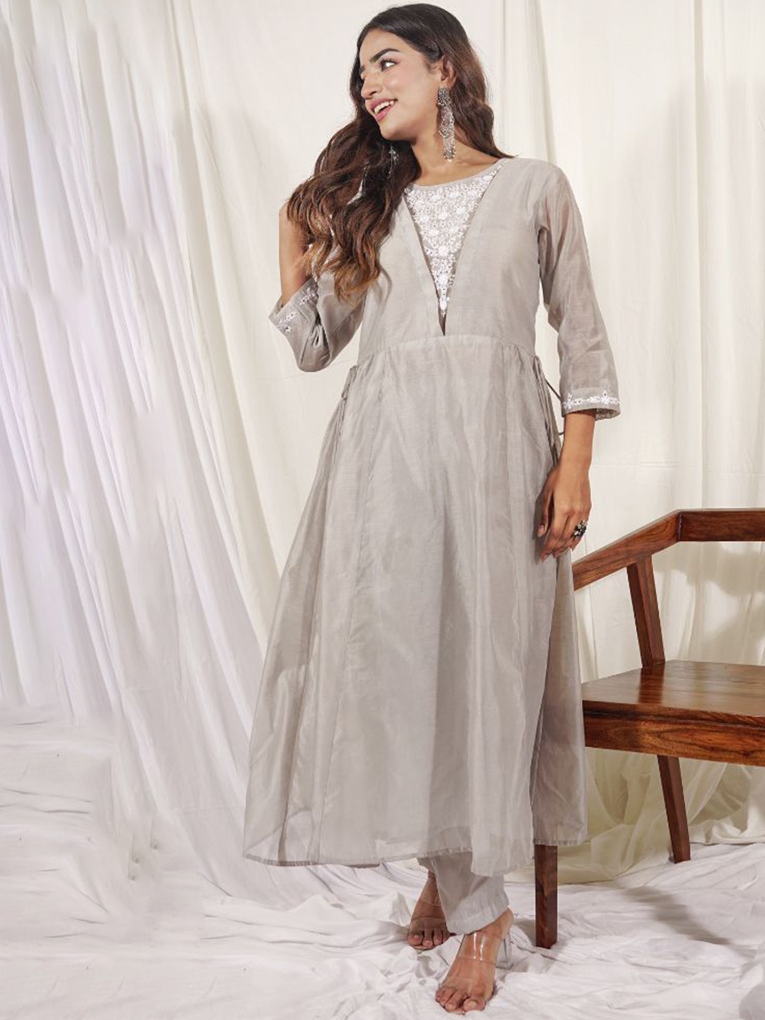 

Label Tamanna Rungta Regular Anarkail Kurta With Trousers, Grey