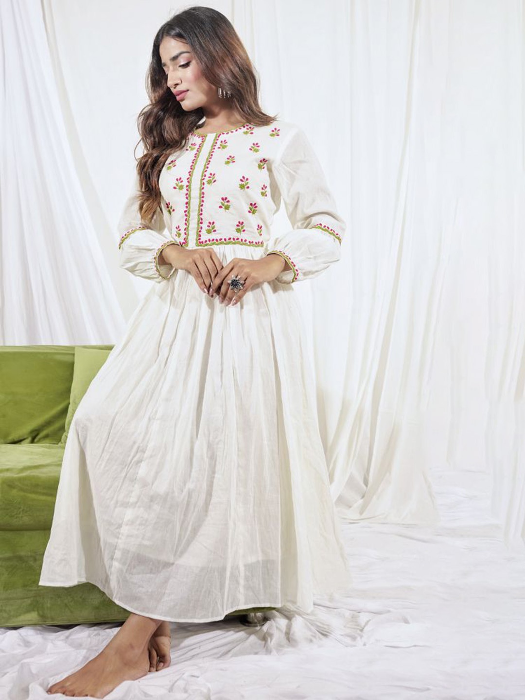 

Label Tamanna Rungta Floral Embroidered Anarkali Pure Cotton Kurta With Trousers, White