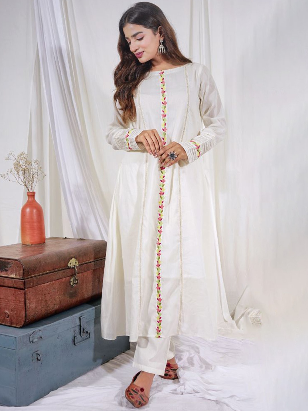 

Label Tamanna Rungta Floral Embroidered A-Line Pure Cotton Kurta With Trousers, White