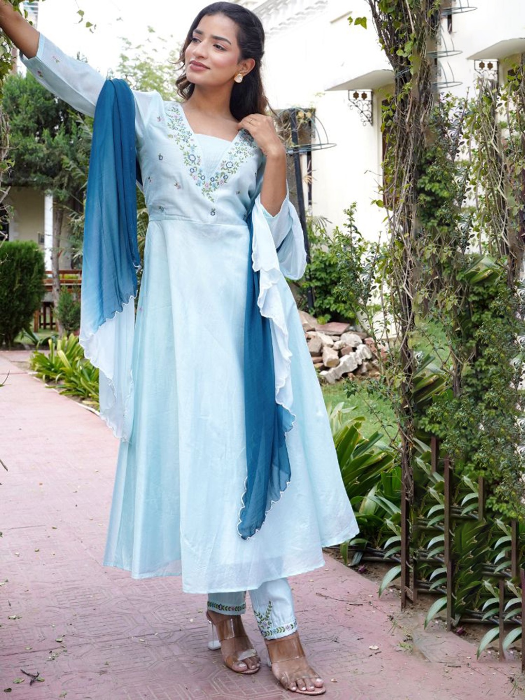 

Label Tamanna Rungta Floral Embroidered Empire Kurta &Trousers & With Dupatta, Blue