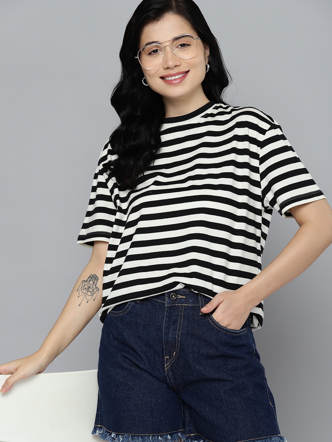 

Mast & Harbour Striped Drop-Shoulder Sleeves T-shirt, Black