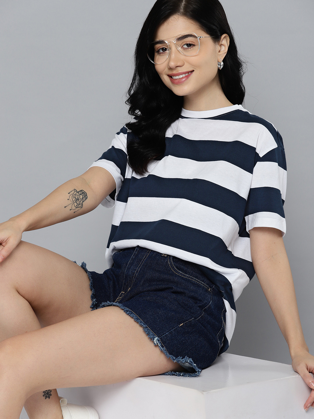 

Mast & Harbour Striped Drop-Shoulder Sleeves T-shirt, Navy blue