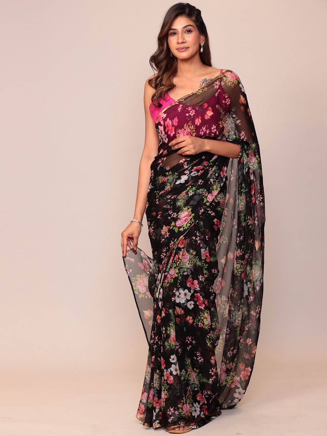 

ZARI Floral Printed Zari Saree, Black