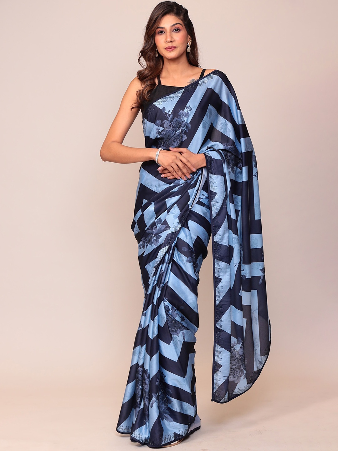 

ZARI Floral & Chevon Printed Satin Saree, Navy blue