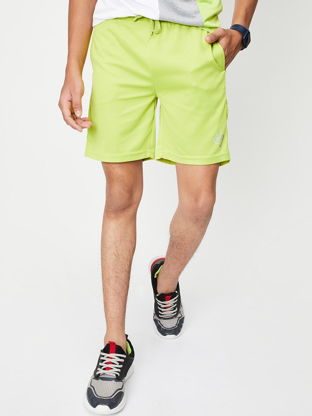 

max Boys Mid Rise Shorts, Green