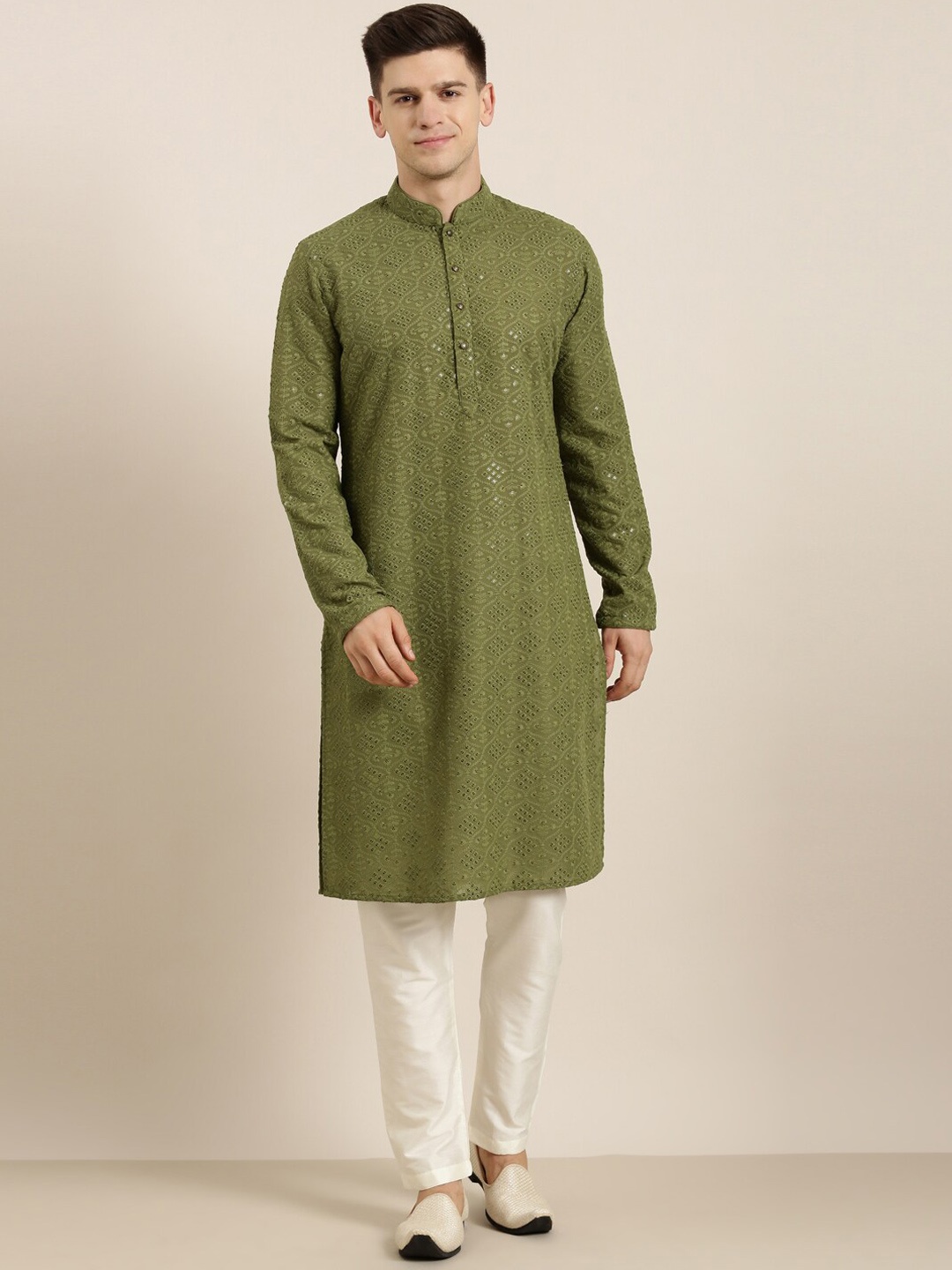 

TheEthnic.Co Floral Embroidered Sequence Pure Cotton Kurta With Pyjamas, Green