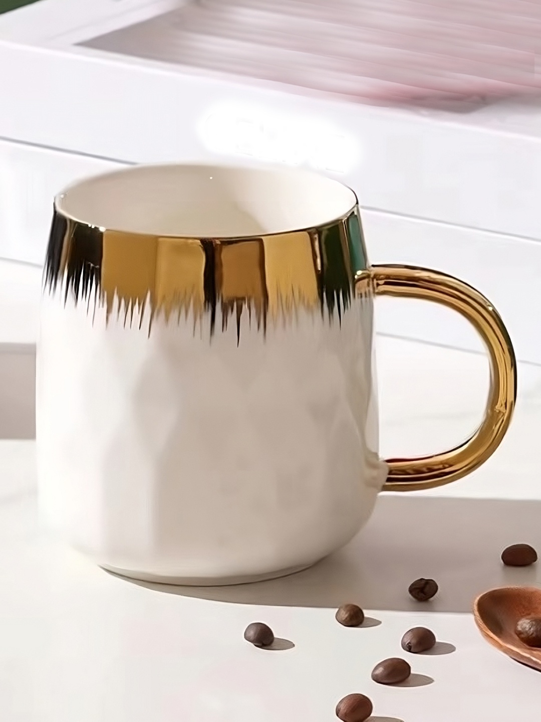 

BonZeaL White & Gold-Toned Textured Ceramic Glossy Mug