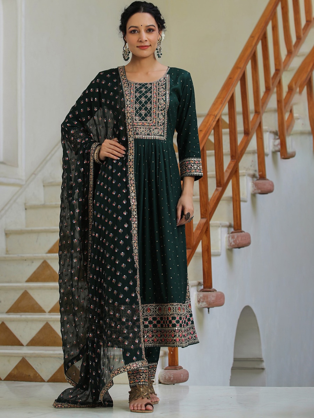 

Prakhya Ethnic Motifs Embroidered Sequinned Kurta With Trousers & Dupatta, Green