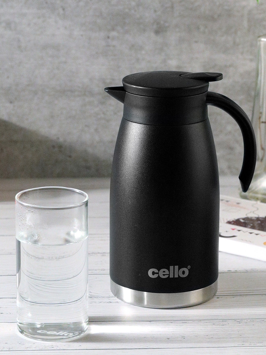 

Cello Duro Black Stainless Steel Pot With Double Wall Vacuum Insulation - 1100 ml