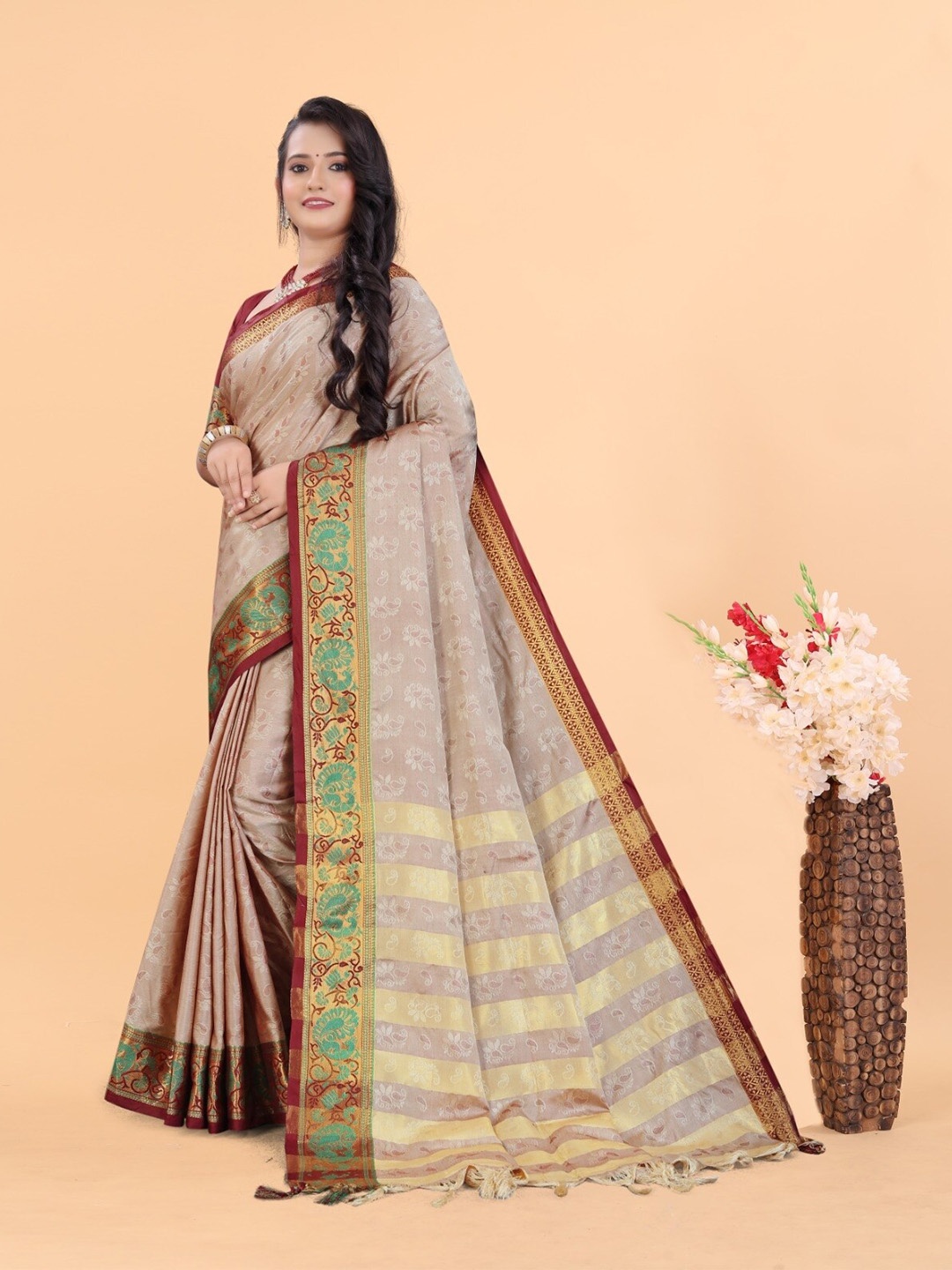 

MAGMINA Woven Design Zari Pure Silk Banarasi Saree, Cream