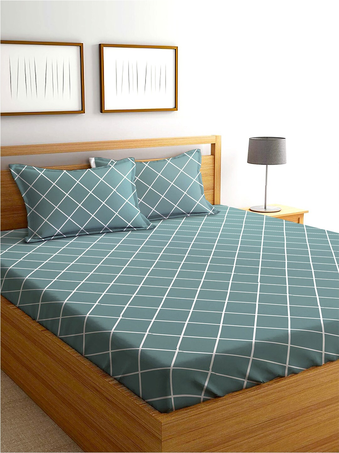 

AEROHAVEN Green & White Geometric Cotton 240 TC Queen Bedsheet With 2 Pillow Covers