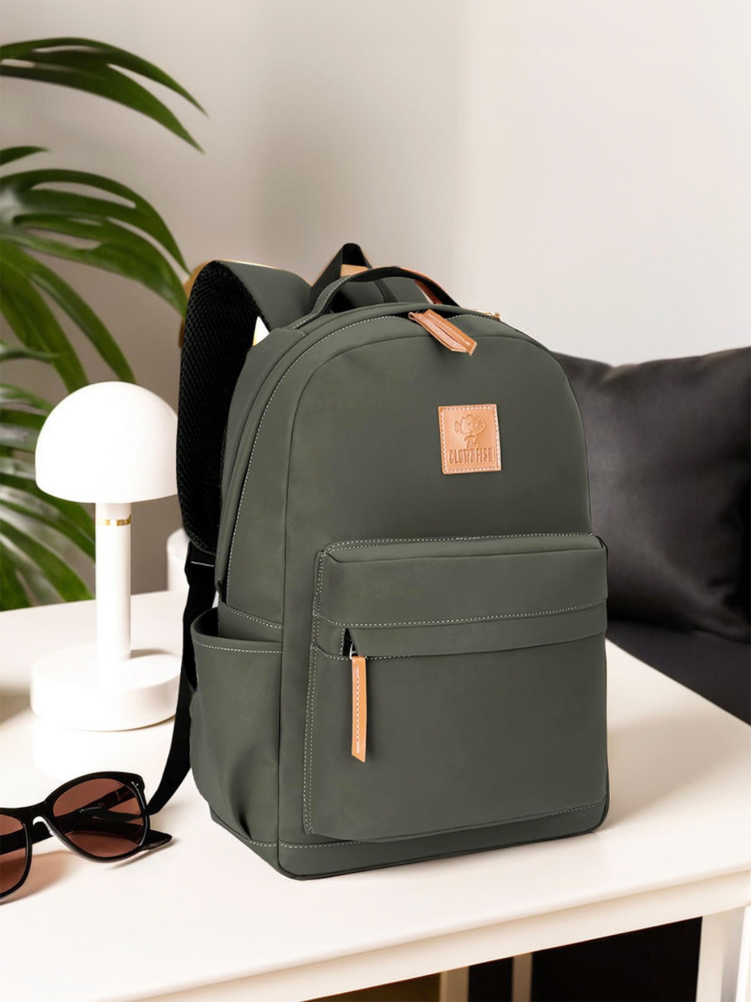 

THE CLOWNFISH Techtrek Unisex 16 Inch Laptop Leather Backpack, Olive
