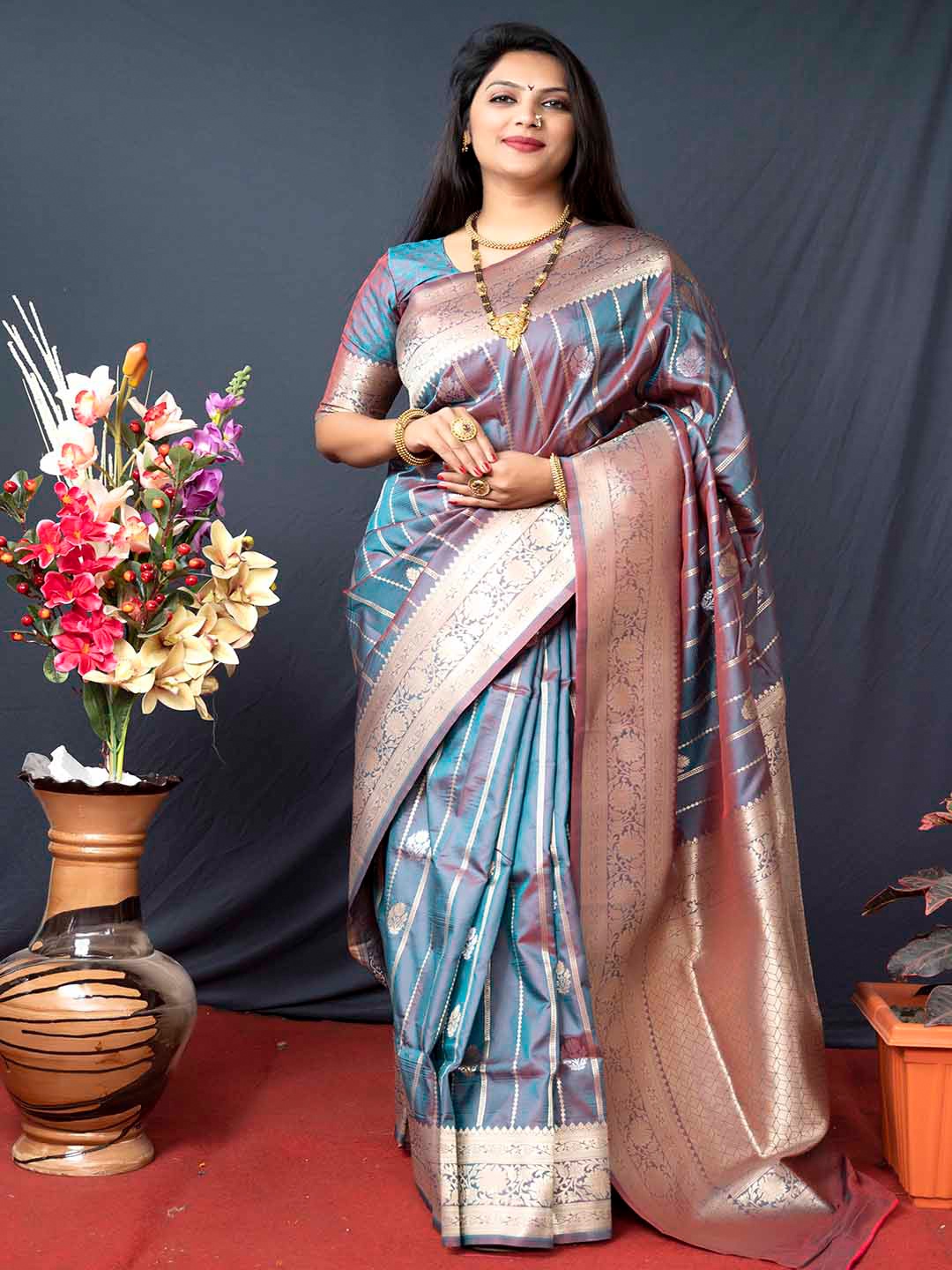 

Mitera Floral Woven Design Zari Banarasi Silk Saree, Grey