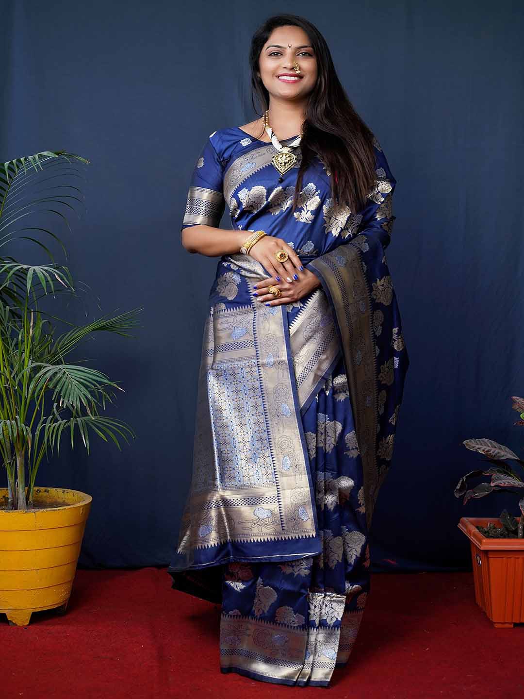 

Mitera Floral Woven Design Zari Art Silk Banarasi Saree, Navy blue