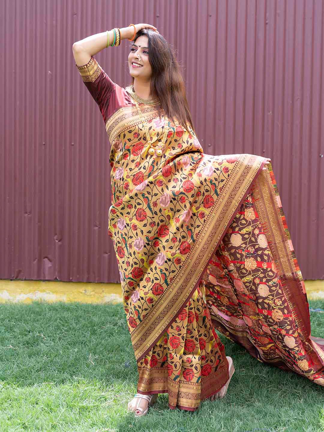

Mitera Floral Zari Art Silk Saree With Blouse Piece, Maroon