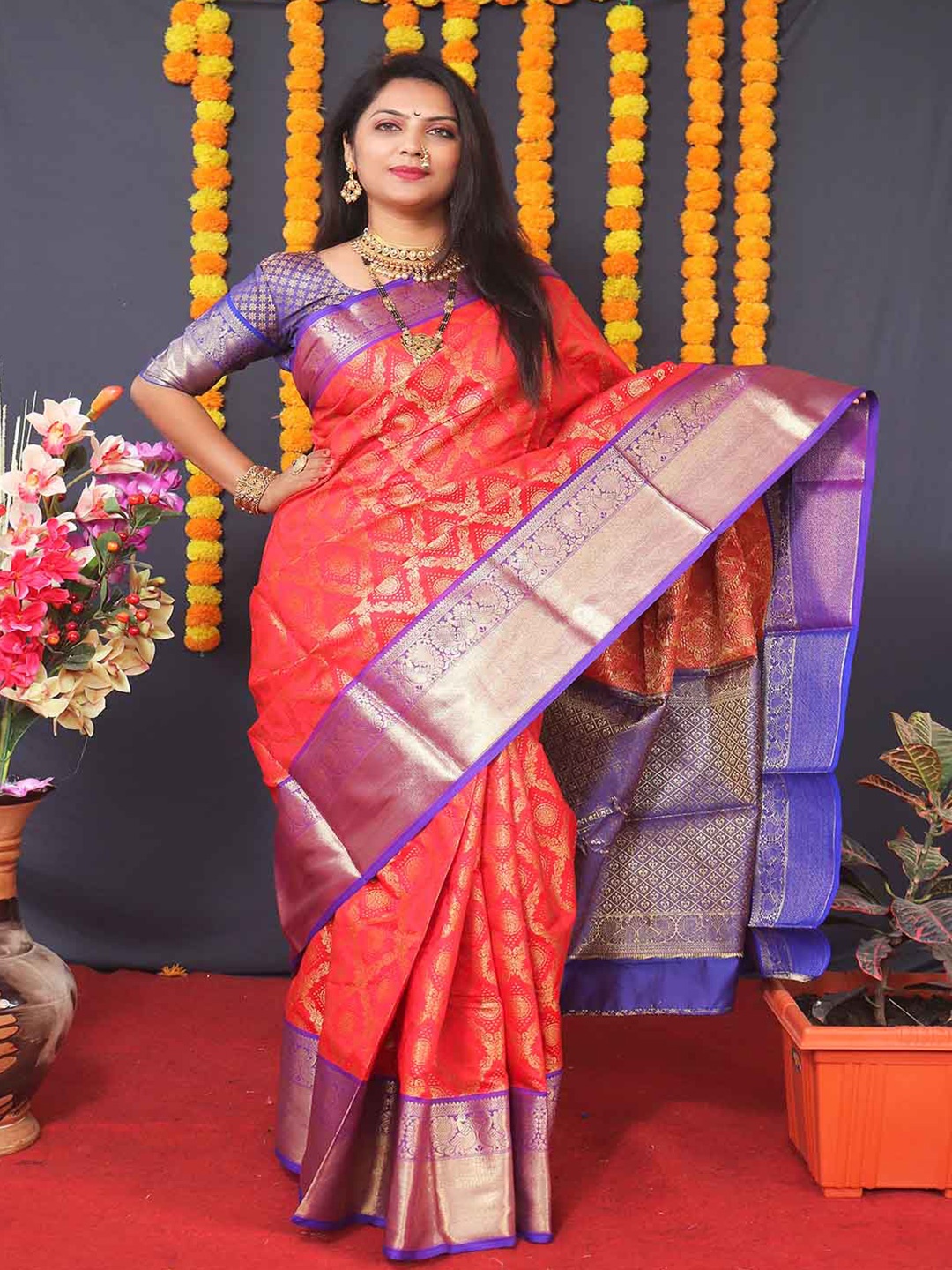 

Mitera Ethnic Motif Woven Design Zari Saree, Red