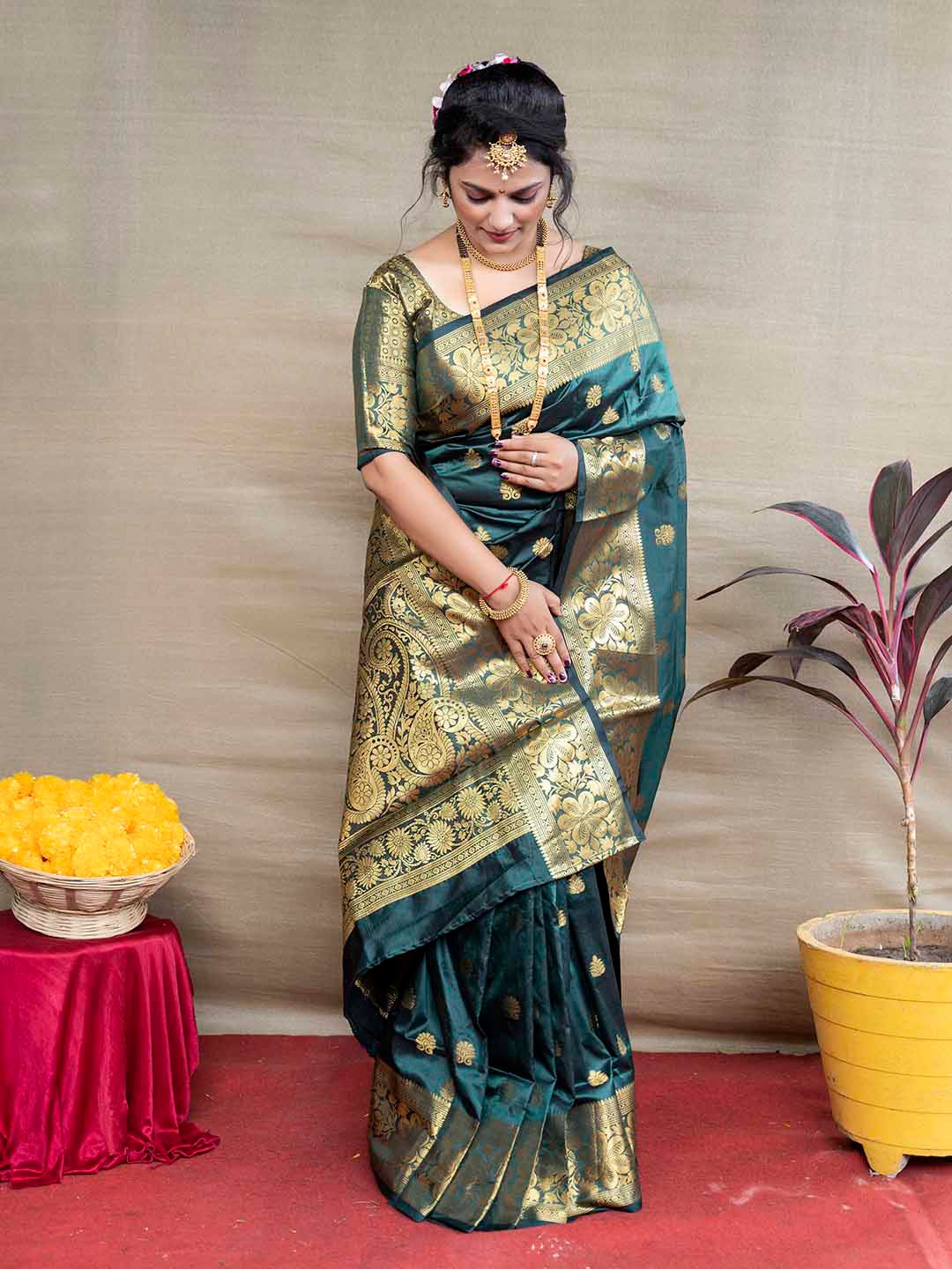 

Mitera Ethnic Motifs Woven Design Zari Saree, Green