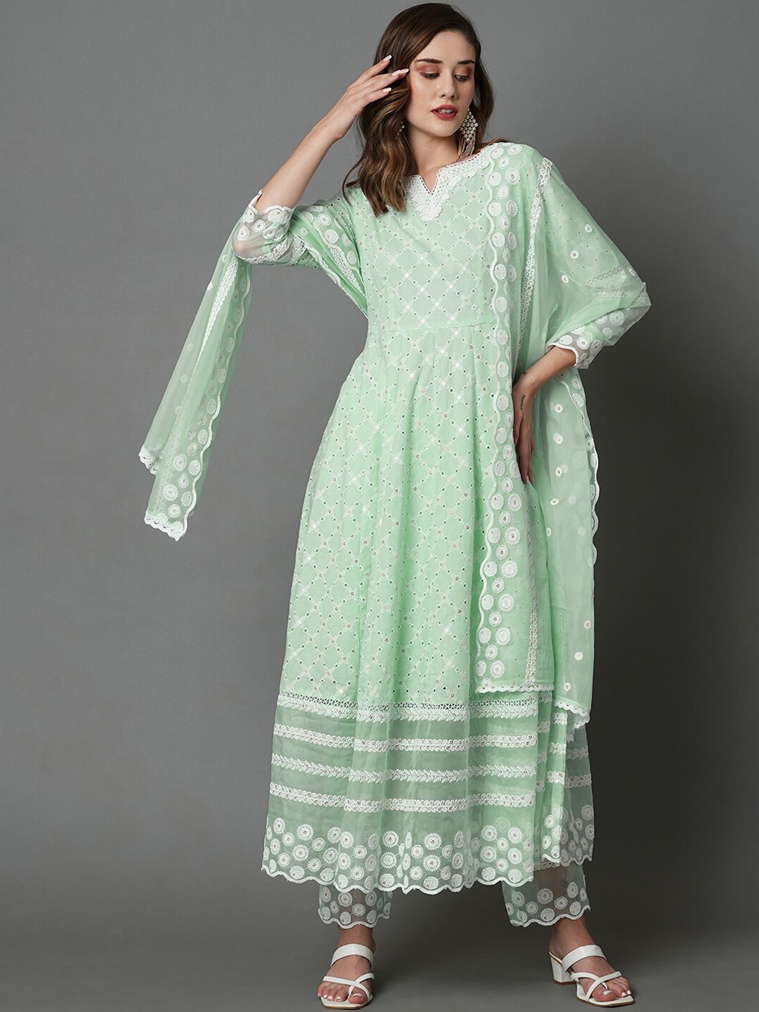 

HEEPOSH Floral Embroidered Thread Work Pure Cotton Anarkali Kurta & Trousers With Dupatta, Green