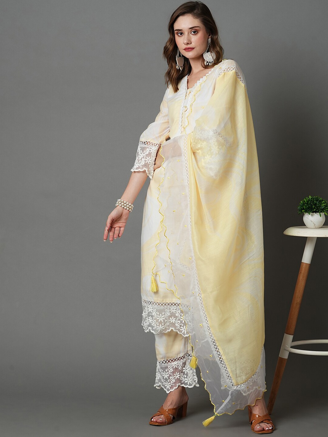 

HEEPOSH Printed Regular Pure Cotton Kurta with Trousers & Dupatta, Yellow