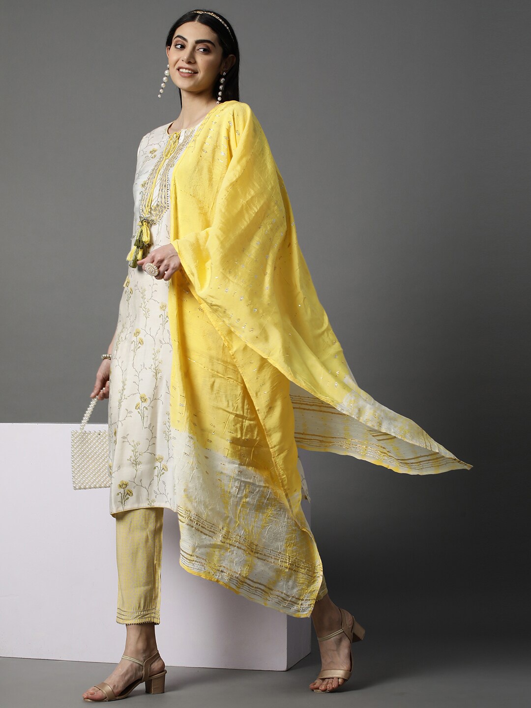 

HEEPOSH Floral Printed Gotta Patti Tie-Up Neck Kurta with Trousers & Dupatta, White