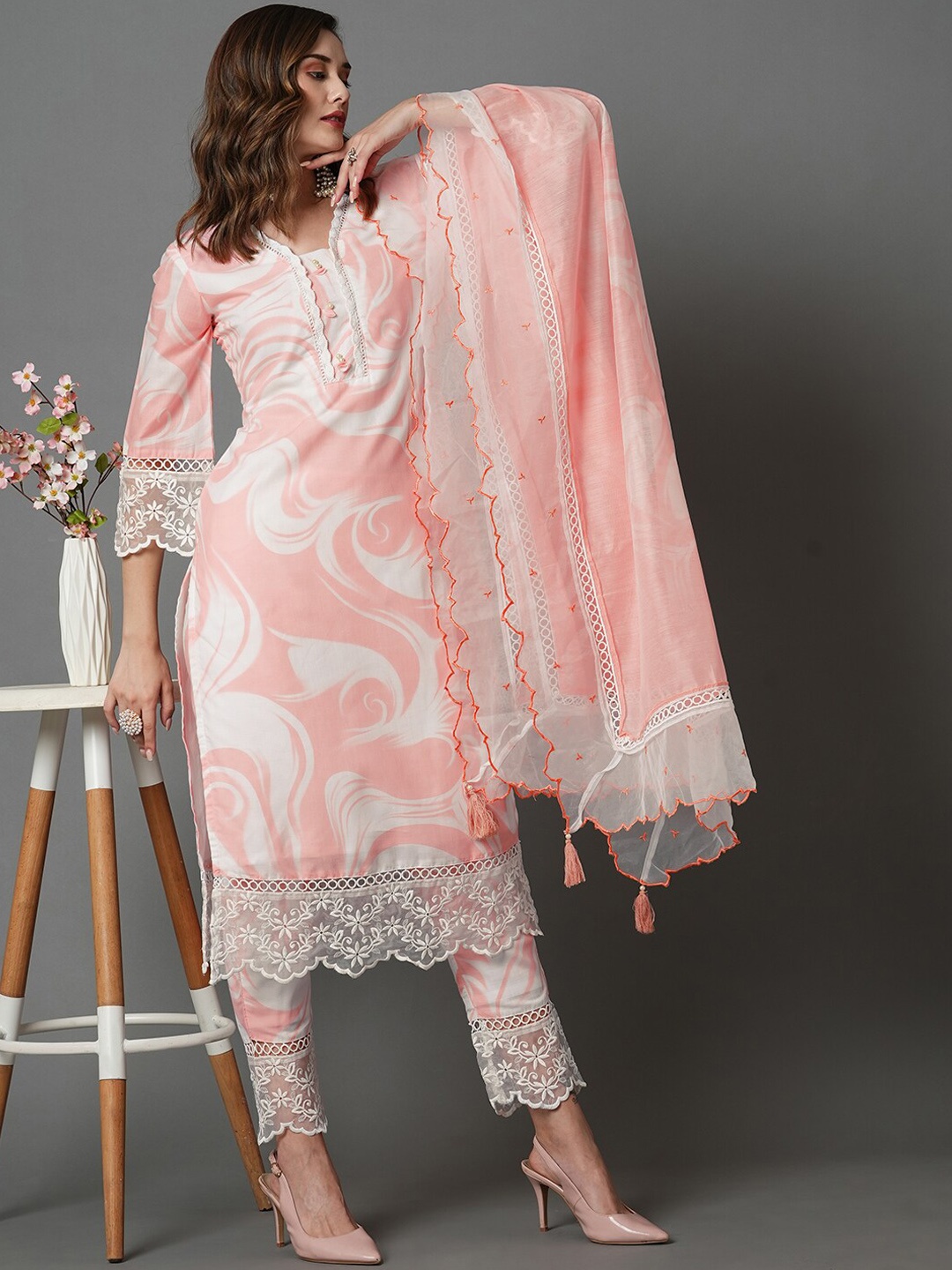 

HEEPOSH Abstract Printed Regular Pure Cotton Kurta & Trousers With Dupatta, Peach
