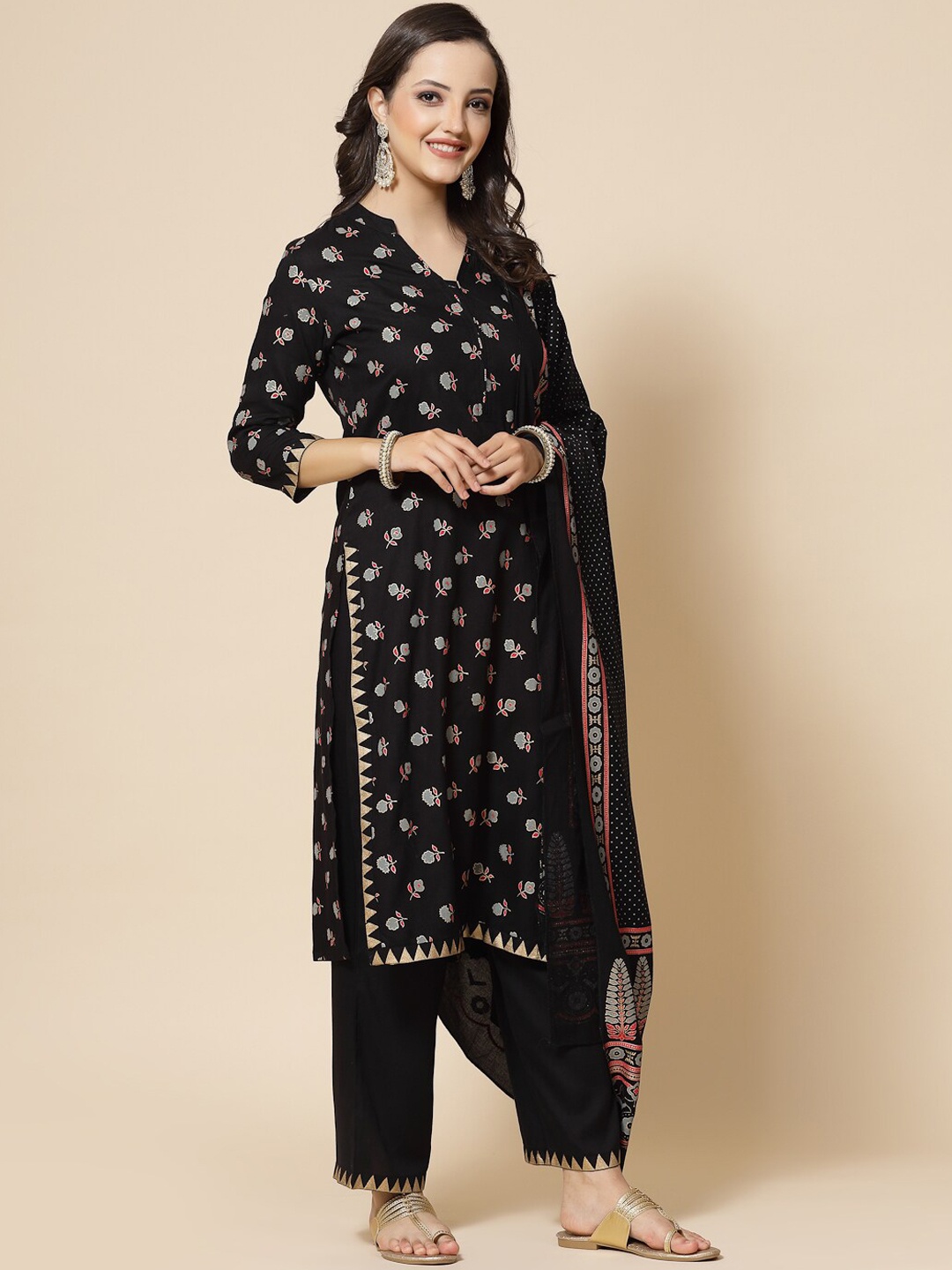 

JAIPURI BUNAAI Floral Printed Kurta with Trousers & With Dupatta, Black