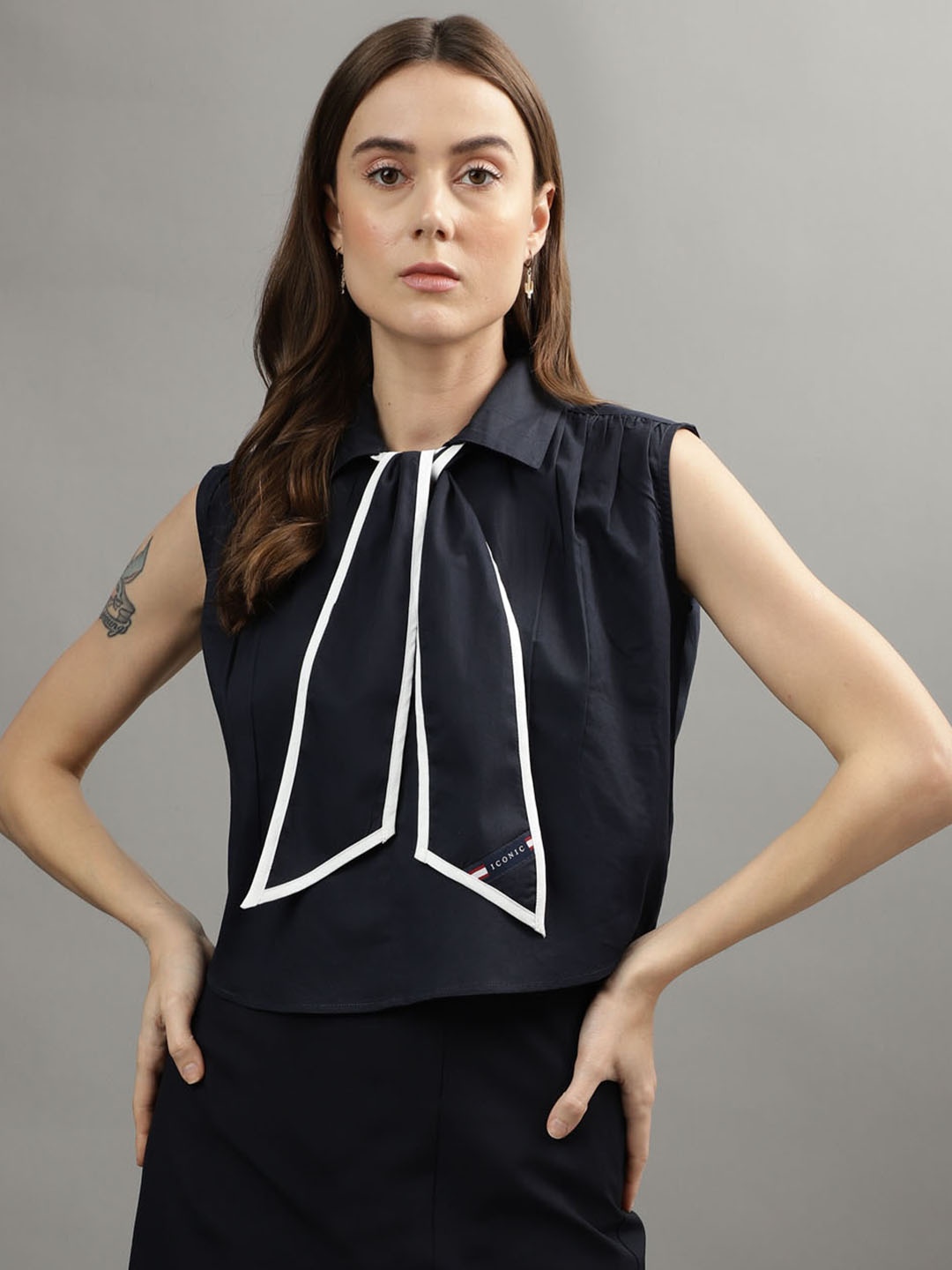 

Iconic Cotton Tie-Up Neck Sleeveless Top, Navy blue