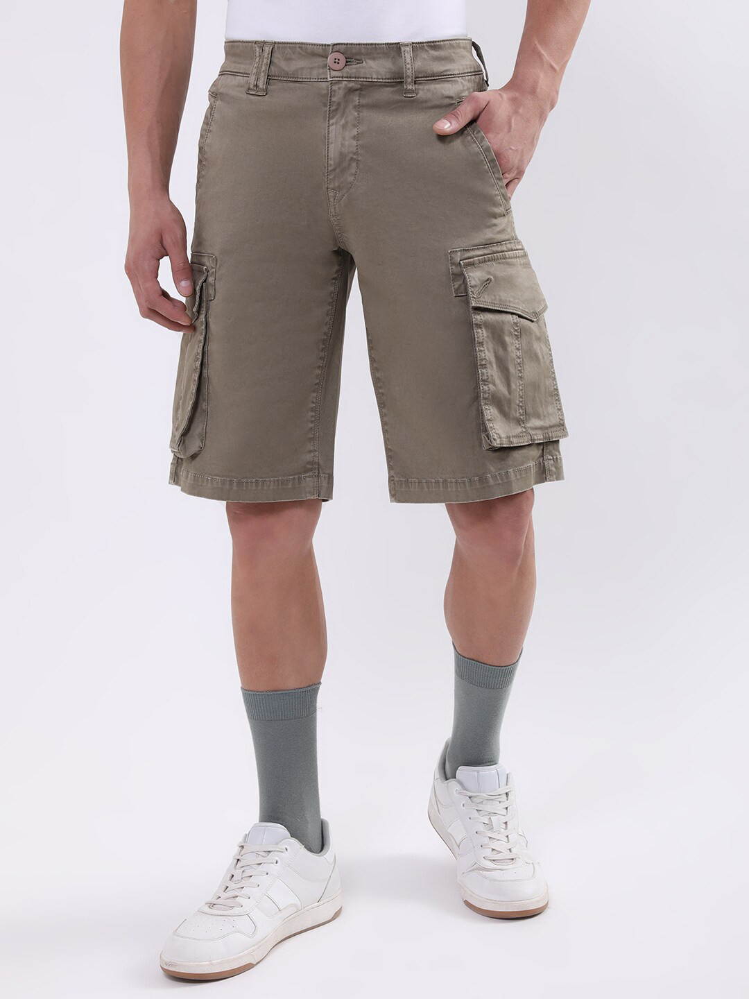

Iconic Men Mid-Rise Cargo Shorts, Beige