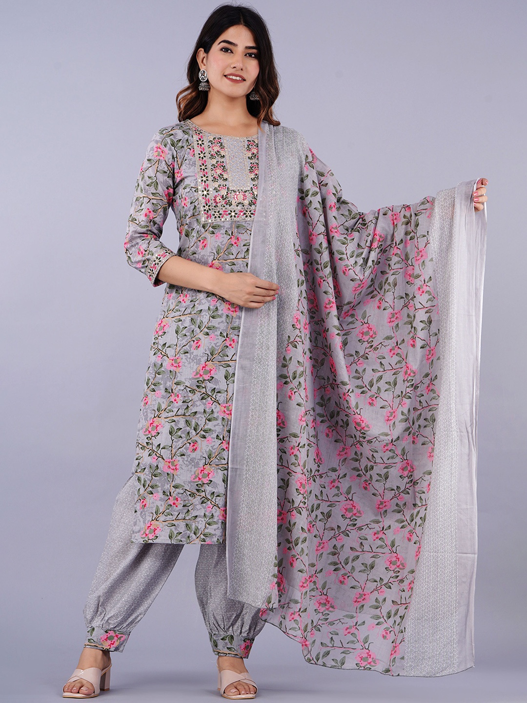 

DORIYA Floral Printed Thread Work Regular Kurta With Salwar & Dupatta, Grey