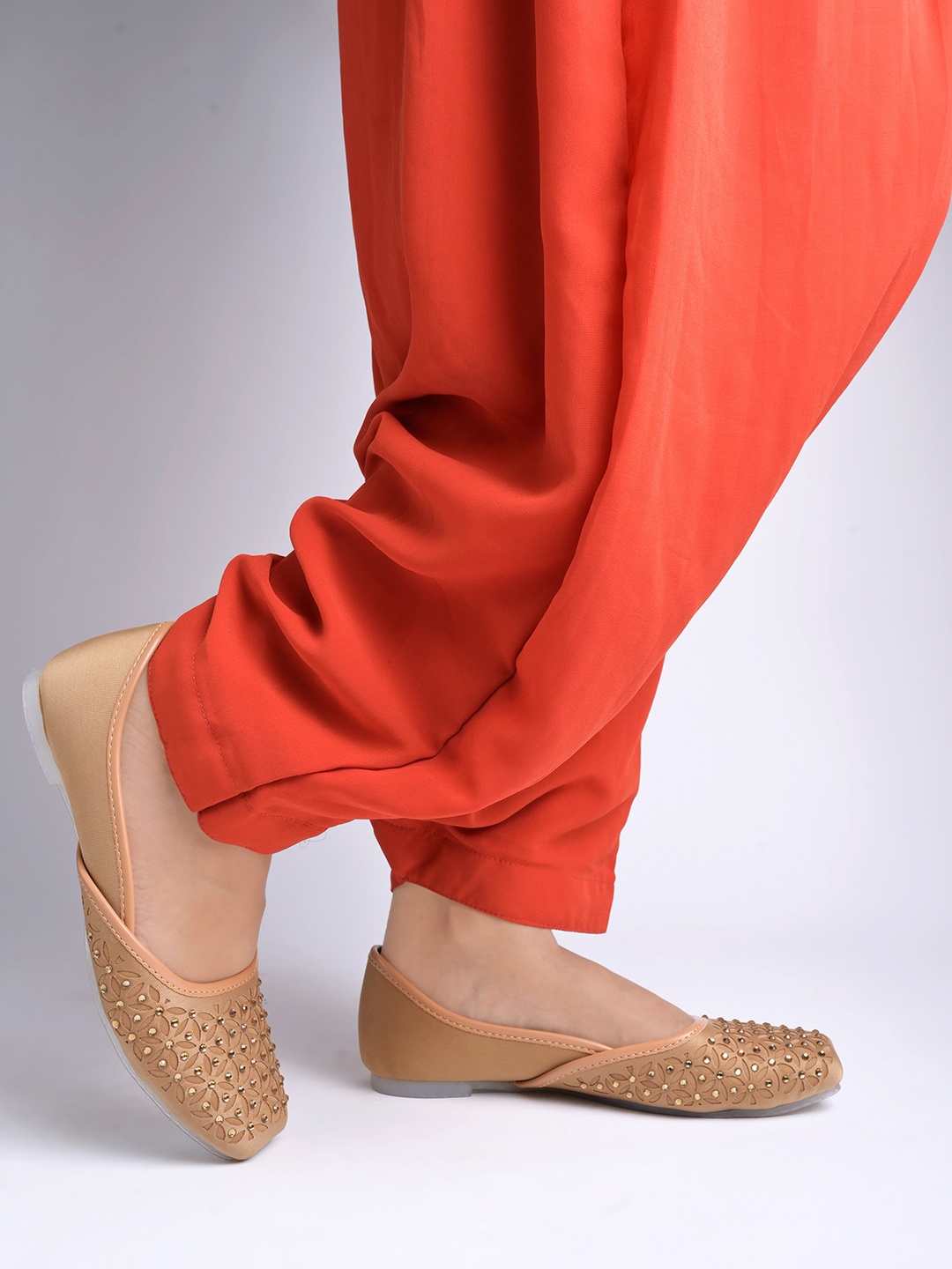 

Shoetopia Embellished Ethnic Mojaris, Beige