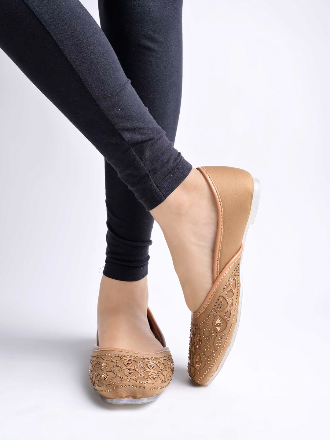 

Shoetopia Embellished Ethnic Mojaris, Beige