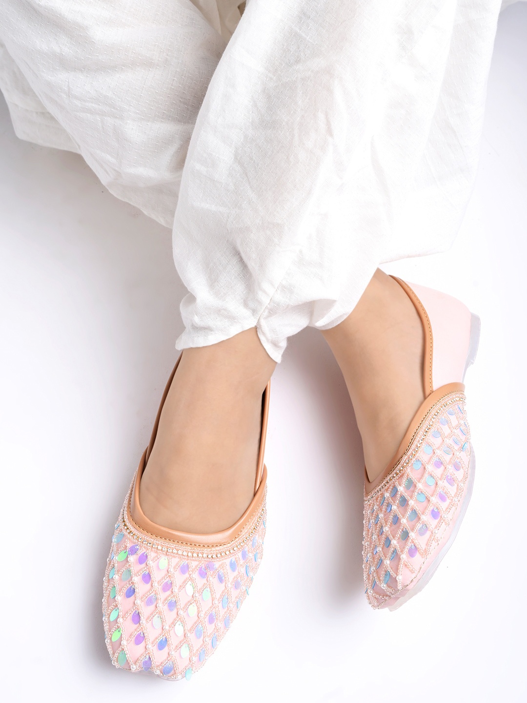 

Shoetopia Embellished Ethnic Mojaris, Pink