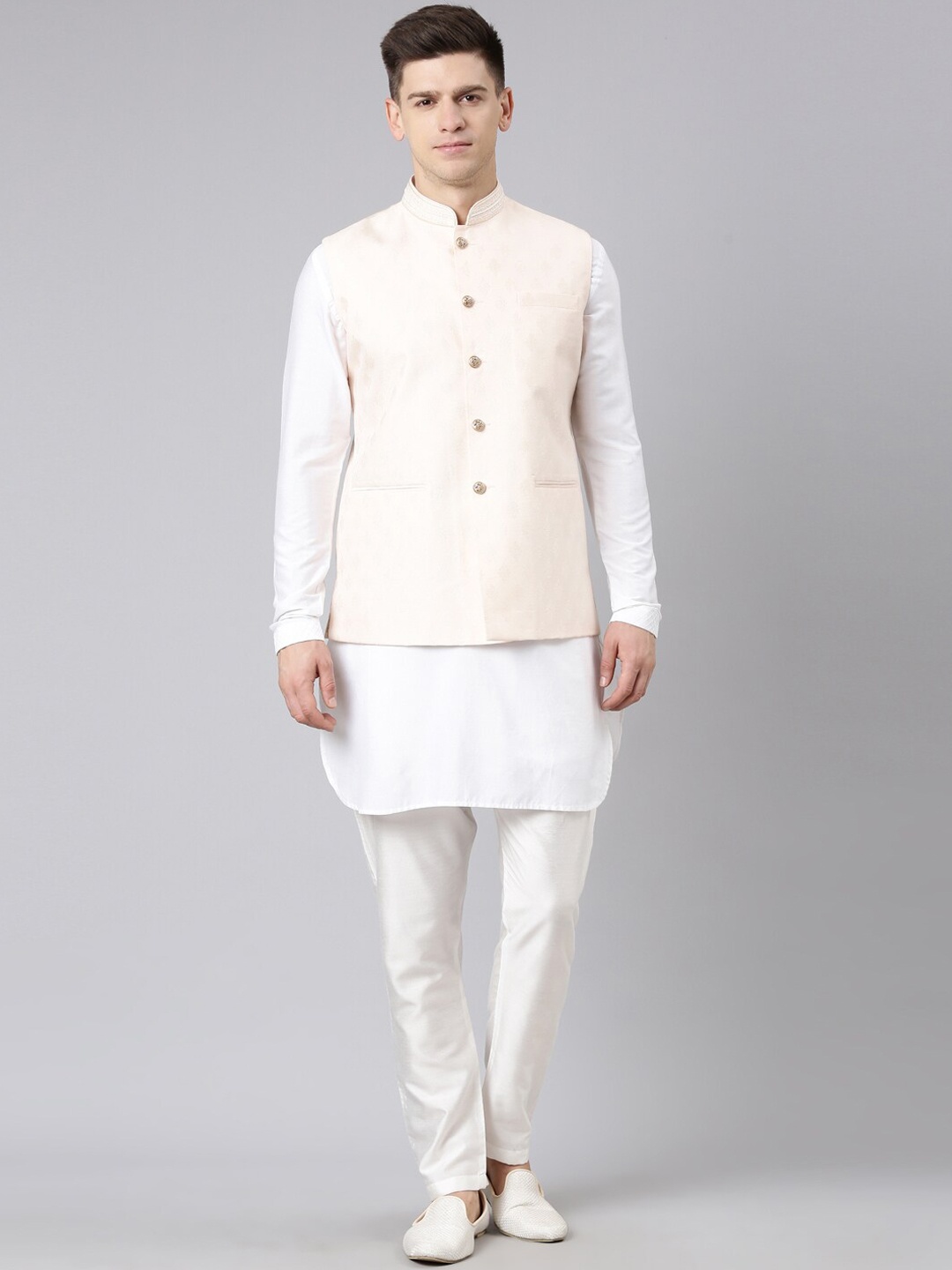 

TheEthnic.Co Mandarin Collar Jacquard Weave Kurta & Pyjamas With Woven Design Nehru jacket, Peach