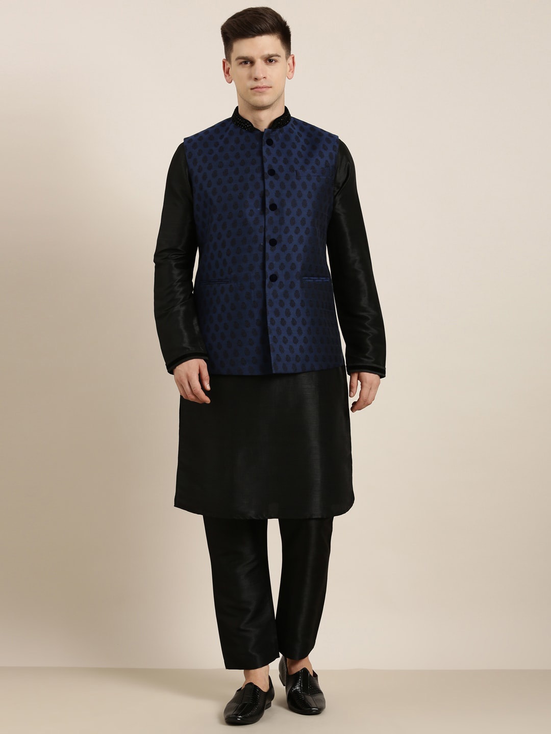 

TheEthnic.Co Mandarin Collar Jacquard Weave Kurta & Pyjamas With Printed Nehru jacket, Navy blue