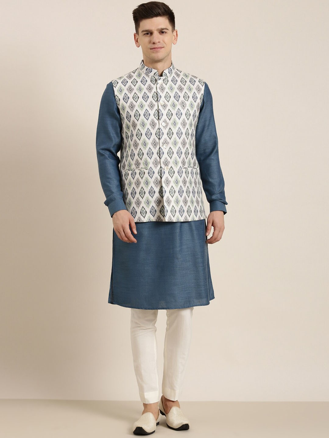 

TheEthnic.Co Mandarin Collar Regular Linen Kurta & Pyjamas With Printed Nehru Jacket, Cream