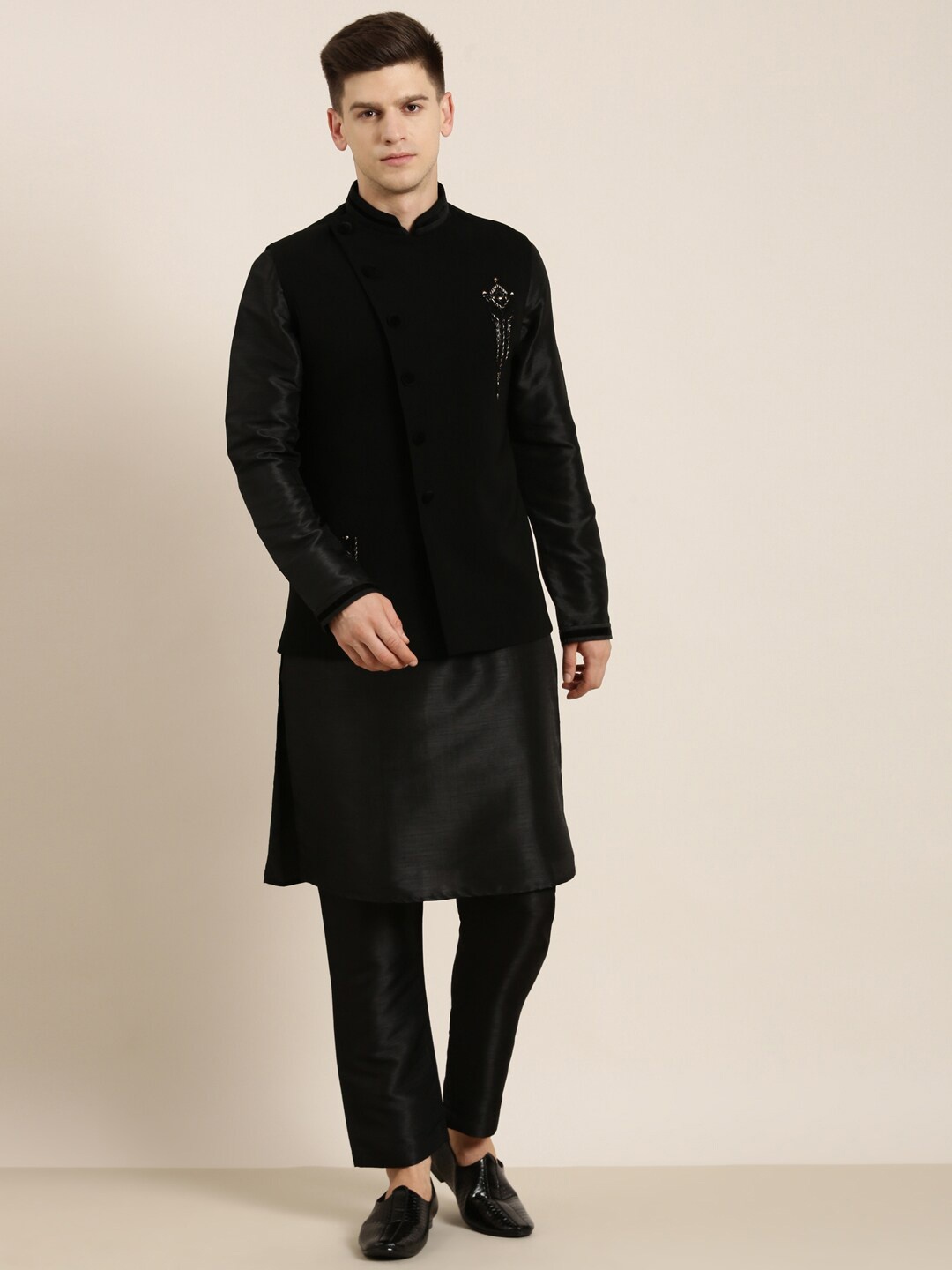 

TheEthnic.Co Mandarin Collar Regular Kurta & Pyjama With Nehru Jacket, Black