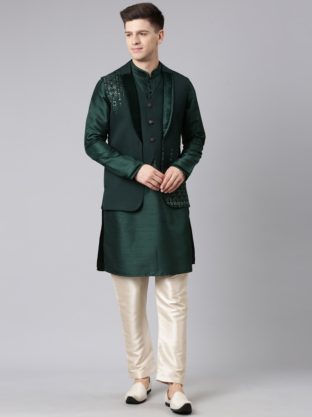 

TheEthnic.Co Mandarin Collar Art Silk Kurta & Pyjamas With Jacket, Green