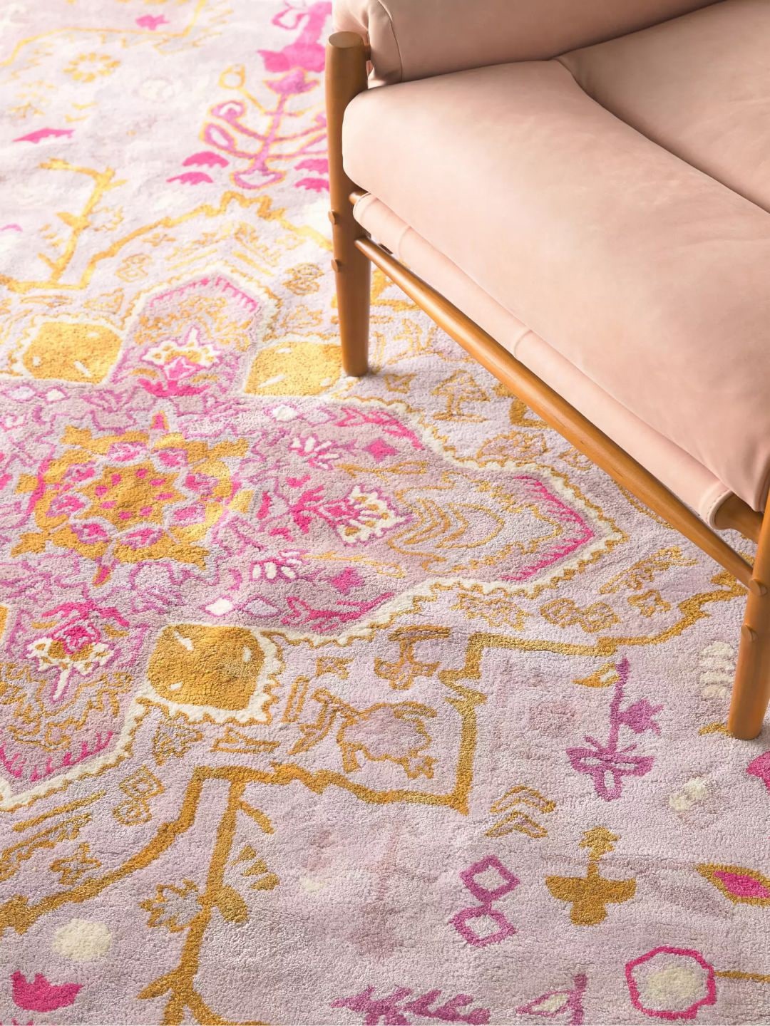 

THE HANDMADE FLAIR Pink Handtufted Indian Wool Carpet