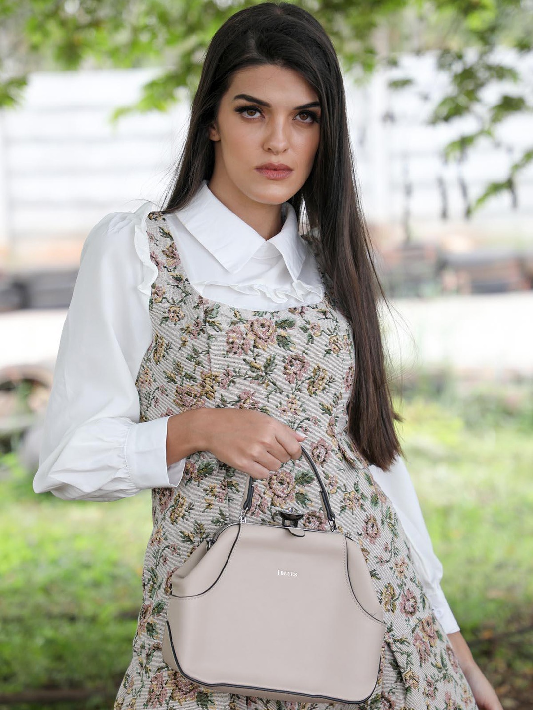 

ODETTE Structured Shoulder Bag With Bow Detail, Beige