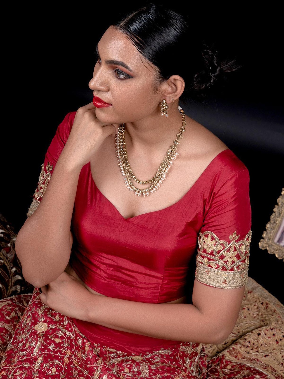 

ODETTE Gold-Plated Kundan Studded & Beaded Necklace & Earrings