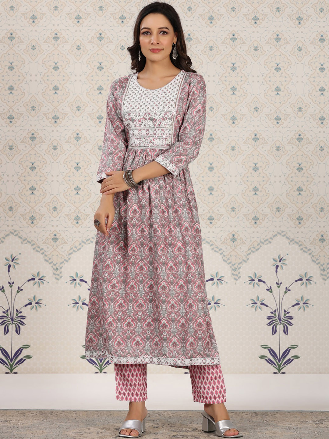 

Ode by House of Pataudi Ethnic Motifs Printed Regular Kurta With Trousers, Pink