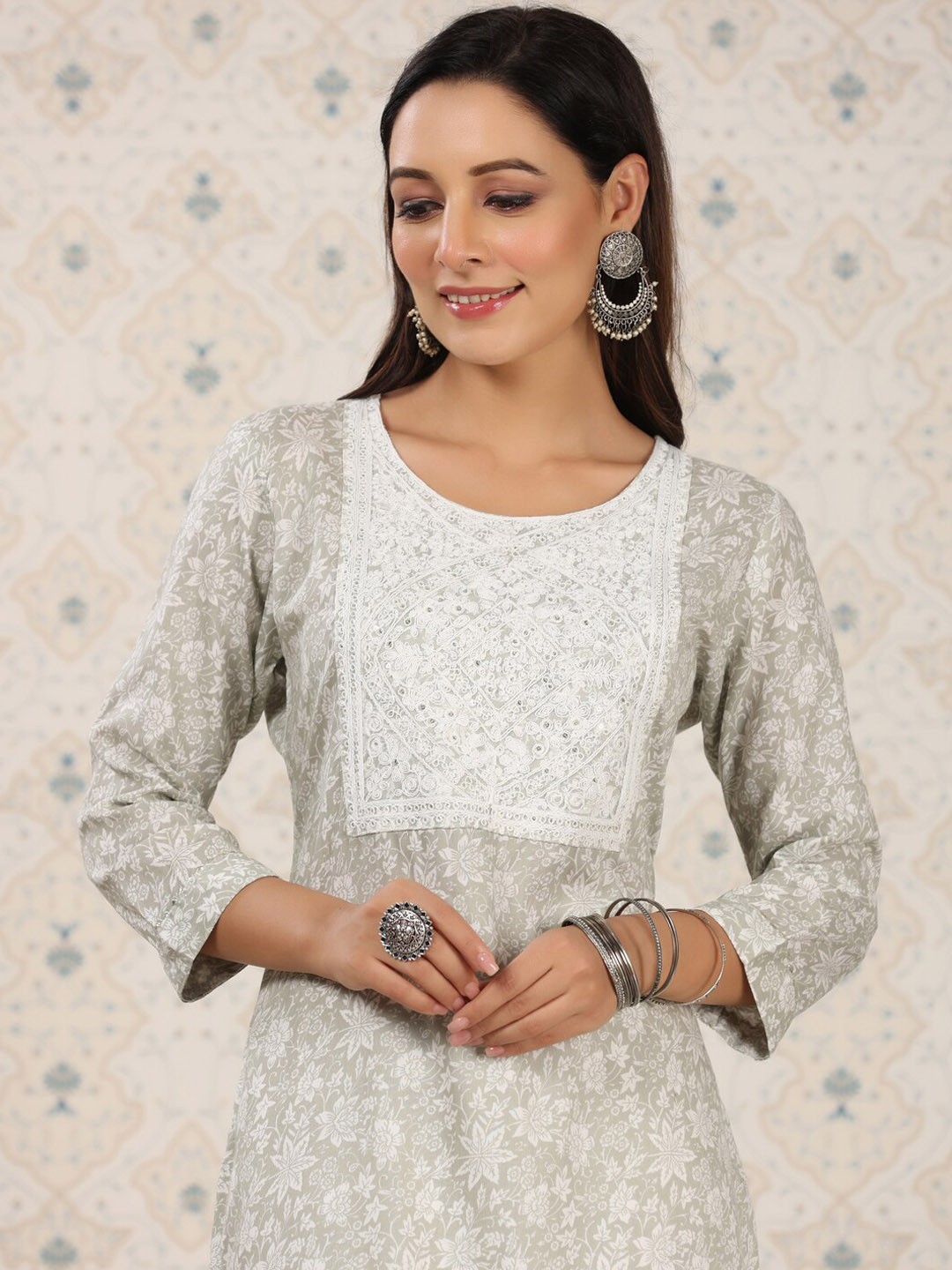 

Ode by House of Pataudi Floral Printed Thread Work Kurta, Grey