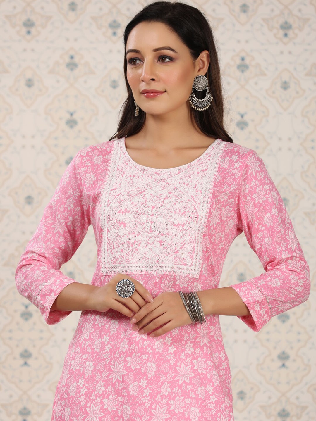 

Ode by House of Pataudi Floral Printed Thread Work Kurta, Pink