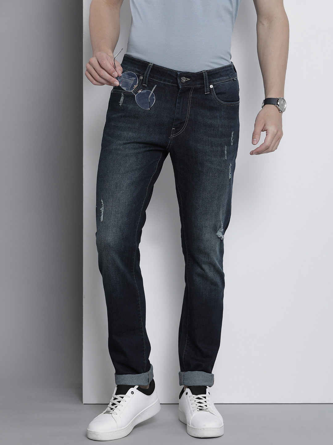 

Nautica Men Slim Fit Mildly Distressed Light Fade Stretchable Jeans, Blue